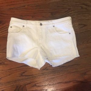 Two by Vince camuto white jean shorts